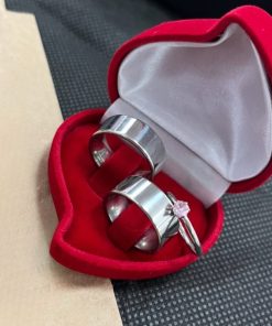 Par de Alianças Prata em Aço Cirúrgico 8mm | Reto Liso Semi Anatômico | Anel Solitário Opcional | Garantia Permanente