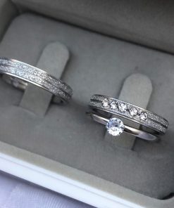 Par De Alianças Prata Em Aço Cirúrgico Modelo De Namoro Diamantado