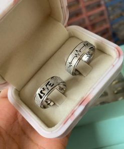 Alianças De Compromisso Modelo Prata Em Aço Cirúrgico Love 8mm