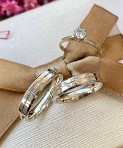 Alianças de Namoro de Prata 950 4mm | Friso Central | Modelo Elizabeth | Feminina com Pedra de Zircônia