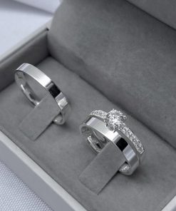 Alianças de Namoro Finas em Prata 950 | 4mm Liso | Modelo Semi Anatômico | Anel Solitário Cravejado Incluso