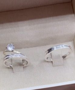 Alianças Finas de Namoro 3mm em Prata 950 | Liso com 1 Friso Central Largo | Feminina com 15 Pedras | Anel Solitário Incluso