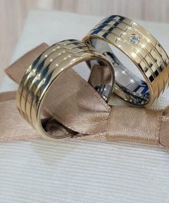 Alianças de Casamento 8mm | Anatômico | Feminina com 1 Pedra de Zircônia | Anatômico com 3 Frisos
