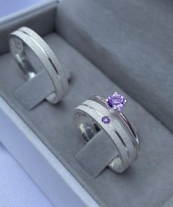 Alianças de Namoro em Prata 950 4mm | Diamantado com Friso Central | Semi Anatômico | Anel Solitário Incluso