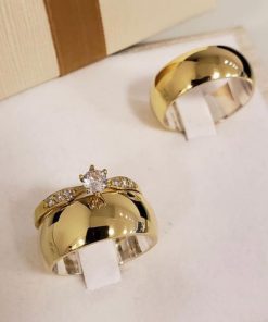 Alianças de Casamento 8mm | Tradicional Abaulada com Anel Cravejado | Moeda Antiga Banhada a Ouro 18K