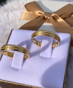 Alianças de Casamento 4mm Diamantadas em Aço Banhado a Ouro 18K – Modelo Katy Anatômico