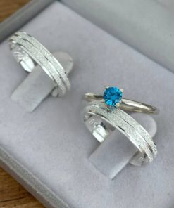 Alianças de Namoro em Prata 950 4mm | Diamantado com Friso Lateral Baixo | Anel Solitário Azul Incluso