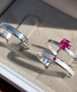 Alianças de Namoro Finas 3mm em Prata 950 | Modelo Chanfrado | Feminina Diamantada com Pedra Rosa