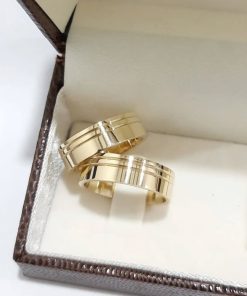Alianças de Casamento 6mm | Modelo com 2 Frisos Laterais | Semi Anatômico | Moeda Antiga Banhada a Ouro 18K
