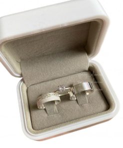 Alianças de Namoro em Prata 950 | Modelo Anelise | Anatômico | Feminina 6mm Toda Diamantada com 15 Pedras de Zircônia Laterais | Masculina Lisa 7mm