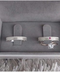 Alianças de Namoro em Prata 950 3mm | Modelo Suiane | Todo Diamantado com 2 Frisos Laterais | Feminina com Pedra de Zircônia Rosa