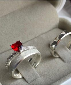 Alianças de Namoro em Prata 950 4mm | Modelo Laiany | Chanfrado Semi Anatômico | Feminina Toda Diamantada | Masculino Liso Polido