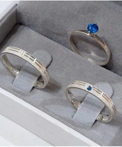 Alianças de Namoro de Prata 950 4mm | Diamantado com 2 Frisos Laterais | Modelo Lary | Feminina com Pedra de Zircônia Azul