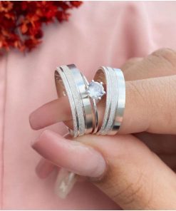 Alianças de Namoro em Prata 950 7mm | Modelo Stefania | Liso com 2 Frisos Laterais Diamantados | Semi Anatômico