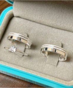Alianças de Namoro em Prata 950 6mm | Semi Anatômico | Com Dois Frisos Laterais Diamantados | Com Anel Solitário