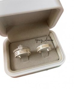 Alianças de Namoro em Prata 950 com Filetes Banhados a Ouro 18K | Modelo Aquila 5mm | Diamantado com 2 Frisos | Anel Solitário Incluso