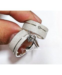 Alianças de Namoro em Prata 950  | Modelo Danielly | Diamantado com 1 Friso Lateral | Anatômico | Feminina com Pedra de Zircônia no Friso