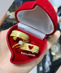 Par De Alianças Aço Cirúrgico Banhado A Ouro 18k - 8mm Diamantado MOD 0478