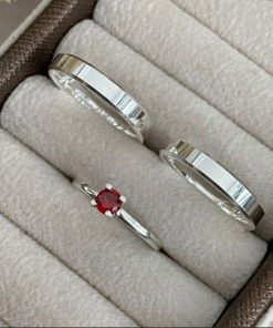 Alianças de Namoro Finas em Prata 950 | Modelo Mila | Chanfrado 4mm | Semi Anatômico | Anel Solitário Incluso