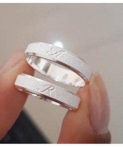 Alianças de Namoro Personalizadas com Iniciais | Prata 950 | Modelo Fino Marley | 4mm Chanfrado Diamantado