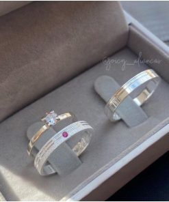 Alianças de Namoro em Prata 950 3mm | Modelo Doralice | Semi Anatômica | Feminina Diamantada com 2 Frisos Laterais | Anel Solitário Incluso