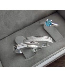 Alianças de Namoro em Prata 950 4mm | Reto Semi Anatômico com 2 Frisos Laterais | Anel Solitário Incluso