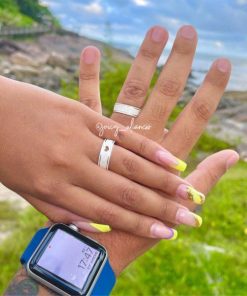 Alianças de Namoro em Prata 950 | Modelo Dandara | 6mm Diamantado com 2 Frisos Laterais | Reto Semi Anatômico