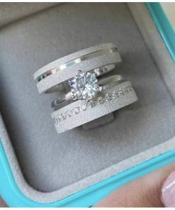 Alianças de Namoro em Prata 950 | Modelo Leandra | Diamantado 6mm com 1 Friso Lateral | Semi Anatômico | Anel Solitário Incluso