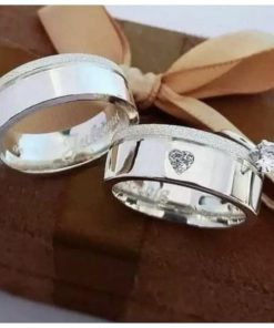 Alianças de Namoro em Prata 950 8mm | Modelo Girl C | Feminina com Pedra de Zircônia em Formato de Coração Branca | Masculino Liso com 1 Friso Lateral Diamantado