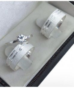 Alianças de Namoro em Prata 950 | Diamantado com 2 Frisos Laterais | Reto Semi Anatômico | Anel Solitário Incluso