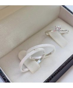 Alianças de Namoro Finas em Prata 950 | 2mm Diamantado | Reto Semi Anatômico | Anel Solitário Incluso
