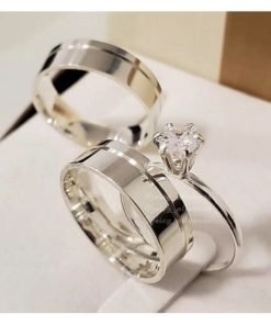 Alianças de Namoro em Prata 950 | Modelo 7mm Liso Polido com 1 Friso Lateral | Semi Anatômico | Anel Solitário Incluso