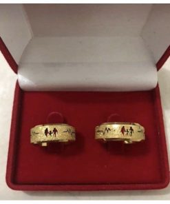 Par De Alianças Aço Cirúrgico Banhado A Ouro 18k - 8mm - Diamantado Família Chanfrado.