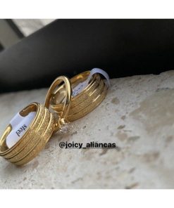 Alianças De Aço Cirúrgico Banhado A Ouro 18k - 8mm- Diamantado 3 Fios.