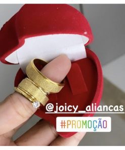 Par De Alianças Aço Cirúrgico Banhado A Ouro 18k - 8mm - Diamantado Reto.