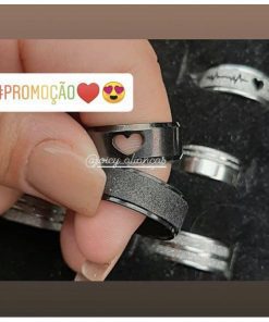 Par De Alianças Prata Em Aço Cirúrgico 8mm Feminino Liso Preto Com Coração Vazado Masculino Diamantado