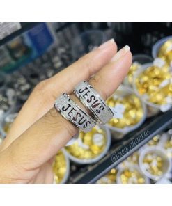 Par De Alianças Aço Cirúrgico Prata- 8mm- Diamantado JESUS.