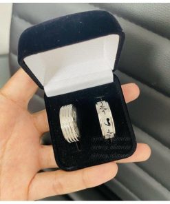 Par de Alianças Prata Em Aço Cirúrgico 8mm Diamantado - Feminino Com Coração E Frisos