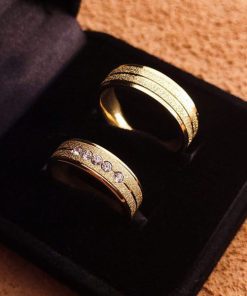 Par De Alianças Aço Cirúrgico Banhado A Ouro 18k - 6mm Diamantado MOD55