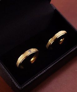 Par De Alianças Aço Cirúrgico Banhado A Ouro 18k - 4mm Diamantado REF 216