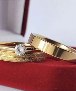 Par De Alianças Aço Cirúrgico Banhado A Ouro 18k - 4mm Diamantado MOD 88